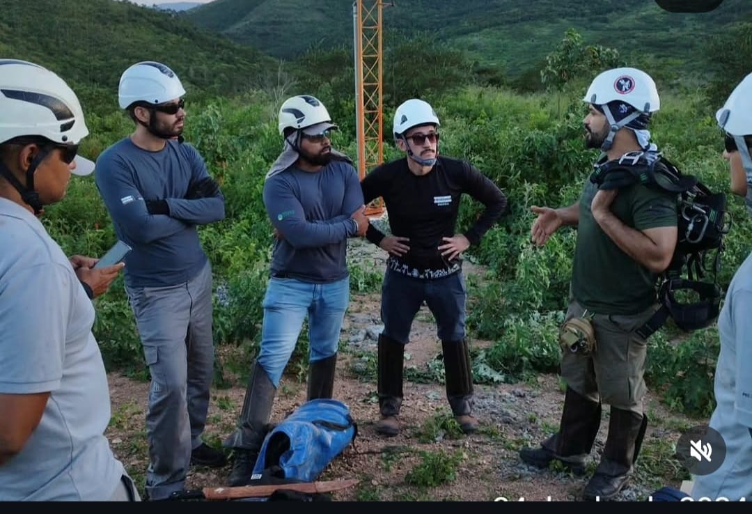Equipe em Treinamento de Campo